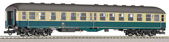 Passenger car 2nd class<br /><a href='images/pictures/Roco/45796.jpg' target='_blank'>Full size image</a>